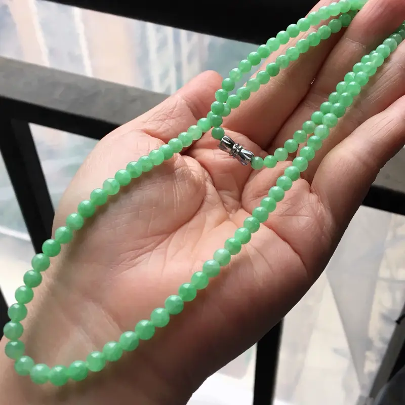 【缅甸翡翠A货冰果绿项链,也可以做手串,颜色好甜美,水头很足,玉质细腻,珠子4.3mm,扣头为装饰品##**】图5
