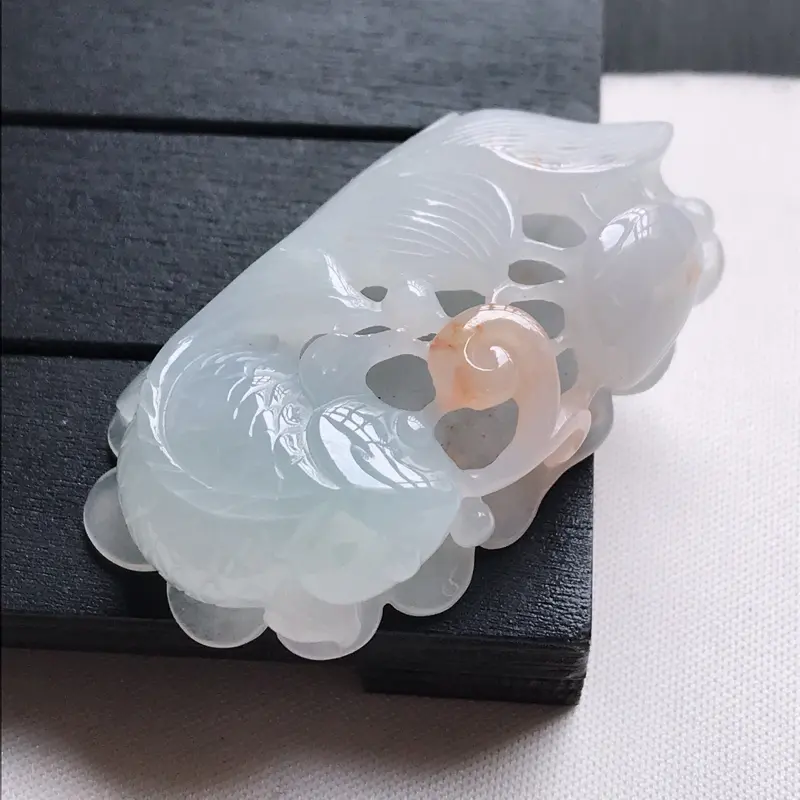 【翡翠A货,糯种洒金黄精美金玉满堂吊坠,玉质细腻,底色漂亮,上身高贵,尺寸47.7/27.5/13.9】图2