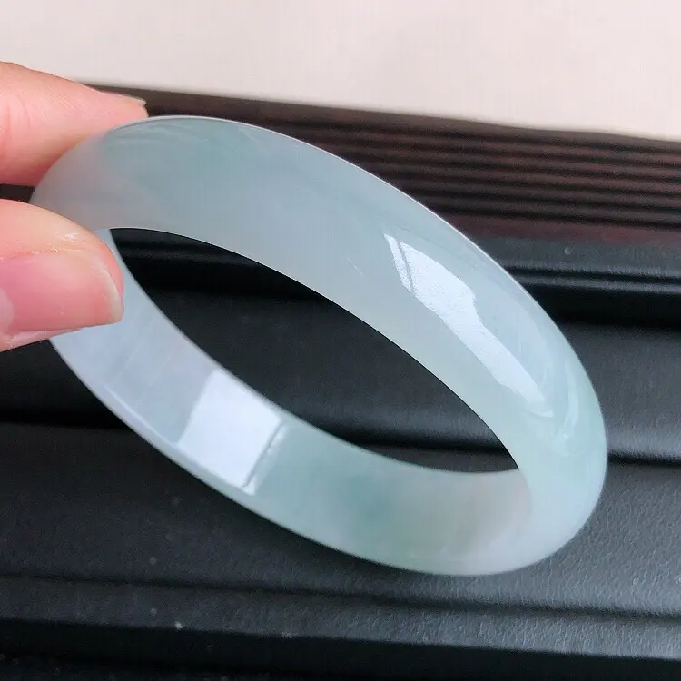 【圈口 60mm,天然缅甸老坑翡翠A货飘红翡宽边手镯 ,料子细腻柔洁,尺寸60/14/6mm ,重量53g。】图5