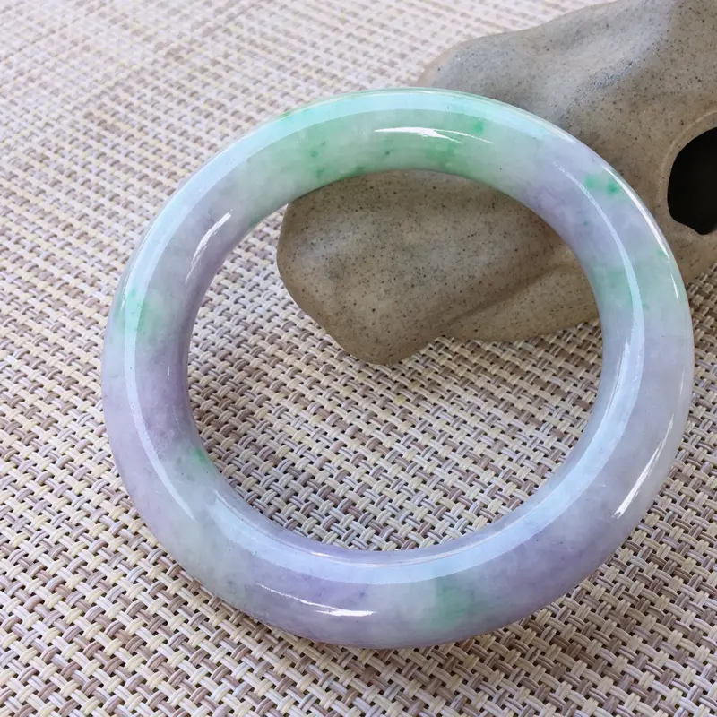 【圆条57,天然翡翠手镯,莹润优雅,精美春带彩,质地细腻,圆条玉手镯,尺寸圈口57/12/11.3, 011535】图1