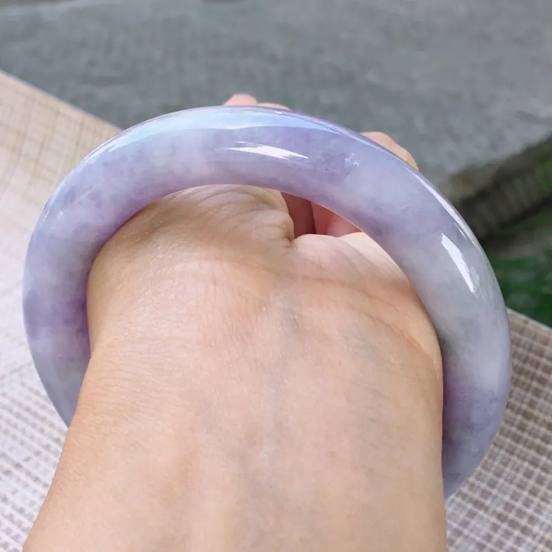 【圆条56,天然翡翠手镯,莹润优雅,精美春带彩,质地细腻,圆条玉手镯,完美无纹裂,尺寸圈口56/12/11.2, 011526】图6
