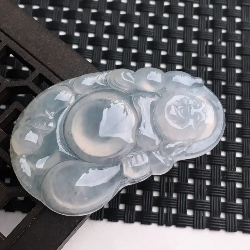 【A货翡翠 冰种水润布袋佛吊坠 尺寸48.7*30.6*6.3mm 水头好,料子细腻,莹润通透,雕工栩栩如生】图1