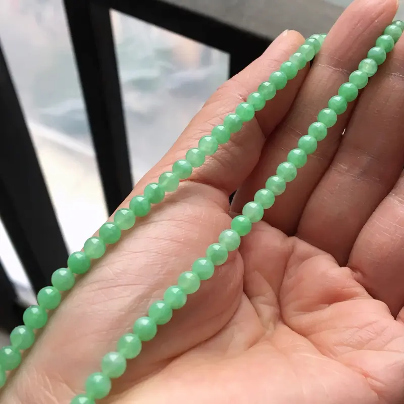 【缅甸翡翠A货冰果绿项链,也可以做手串,颜色好甜美,水头很足,玉质细腻,珠子4.3mm,扣头为装饰品##**】图1