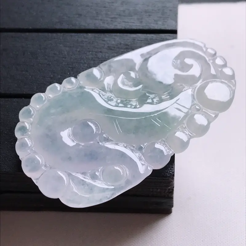 【翡翠A货,冰糯种淡紫精美龙牌吊坠,玉质细腻,底色漂亮,上身高贵,尺寸52.7/31.8/4.0】图5