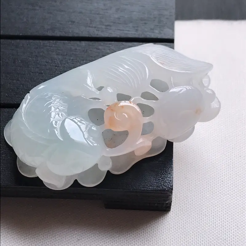 【翡翠A货,糯种洒金黄精美金玉满堂吊坠,玉质细腻,底色漂亮,上身高贵,尺寸47.7/27.5/13.9】图4
