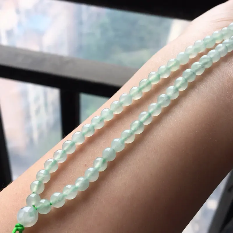 【缅甸翡翠A货晴水绿项链,也可以做手串,玉质细腻,大珠6.3mm,小珠4.5mm】图1