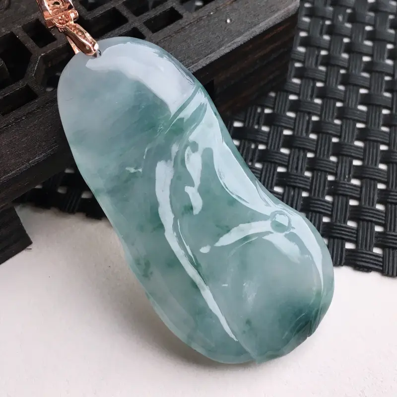 【A货翡翠 冰糯种飘花悟道吊坠 尺寸49.8*25*6.7mm 水头好,料子细腻,莹润通透,雕工栩栩如生,扣头是925银扣】图1