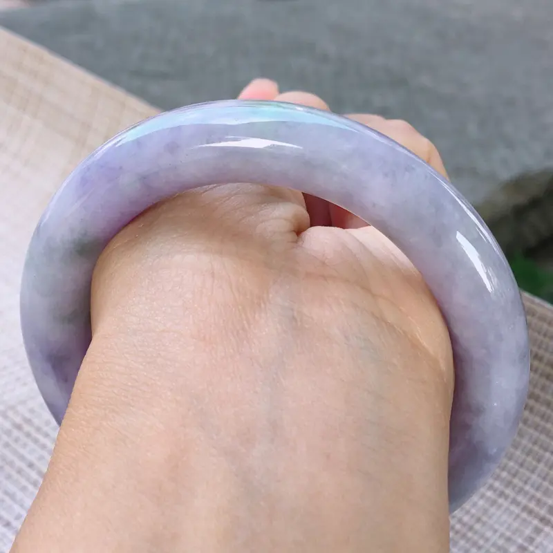 【圆条56,天然翡翠手镯,莹润优雅,精美春带彩,质地细腻,圆条玉手镯,完美无纹裂,尺寸圈口56/12/11.2, 011526】图7
