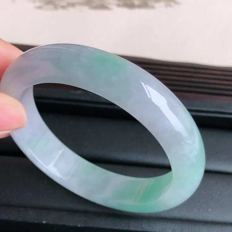 【圈口58mm ,天然缅甸老坑翡翠A货春彩宽边手镯,料子细腻柔洁,尺寸58/13.5/8.5mm ,重量63g。##**】图4