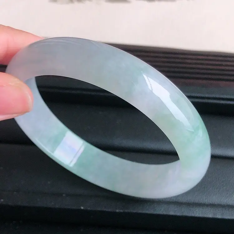 【圈口59.3mm,天然缅甸翡翠A货飘绿宽边手镯 ,料子细腻柔洁,尺寸59.3/13.5/7mm ,重量53.5g。##**】图7
