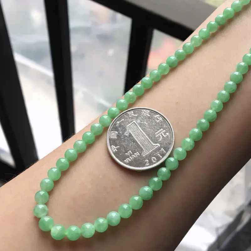 【缅甸翡翠A货冰果绿项链,也可以做手串,颜色好甜美,水头很足,玉质细腻,珠子4.3mm,扣头为装饰品##**】图11