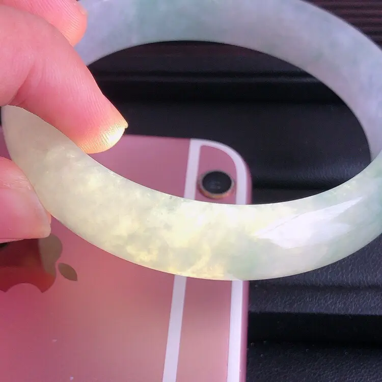 【圈口59.3mm,天然缅甸翡翠A货飘绿宽边手镯 ,料子细腻柔洁,尺寸59.3/13.5/7mm ,重量53.5g。##**】图8