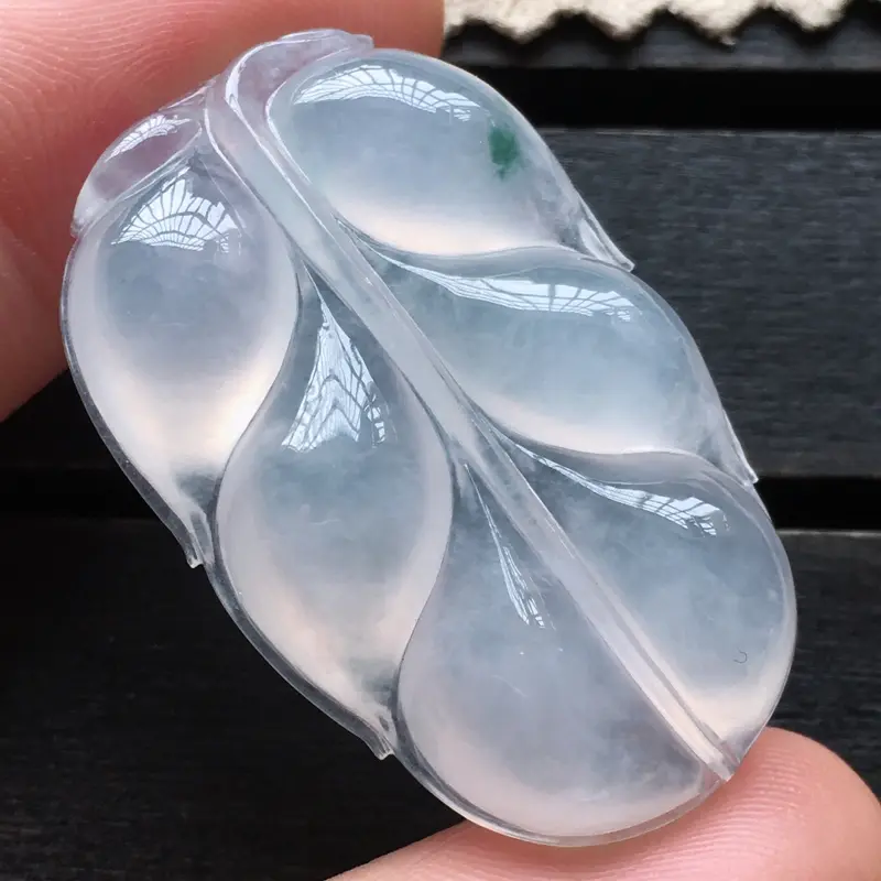 【自然光实拍,缅甸a货翡翠,冰种飘花叶子,饱满种好水润,玉质细腻,雕工精细,品相佳,】图5