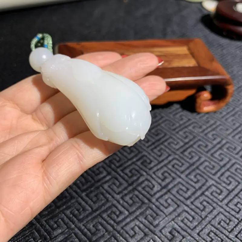 【【玉兰花】新疆和田玉白玉原皮保留,立体玉兰花朵造型,厚重大气,品味彰显,玉质一流,油润白皙,适合自留。##**】图6