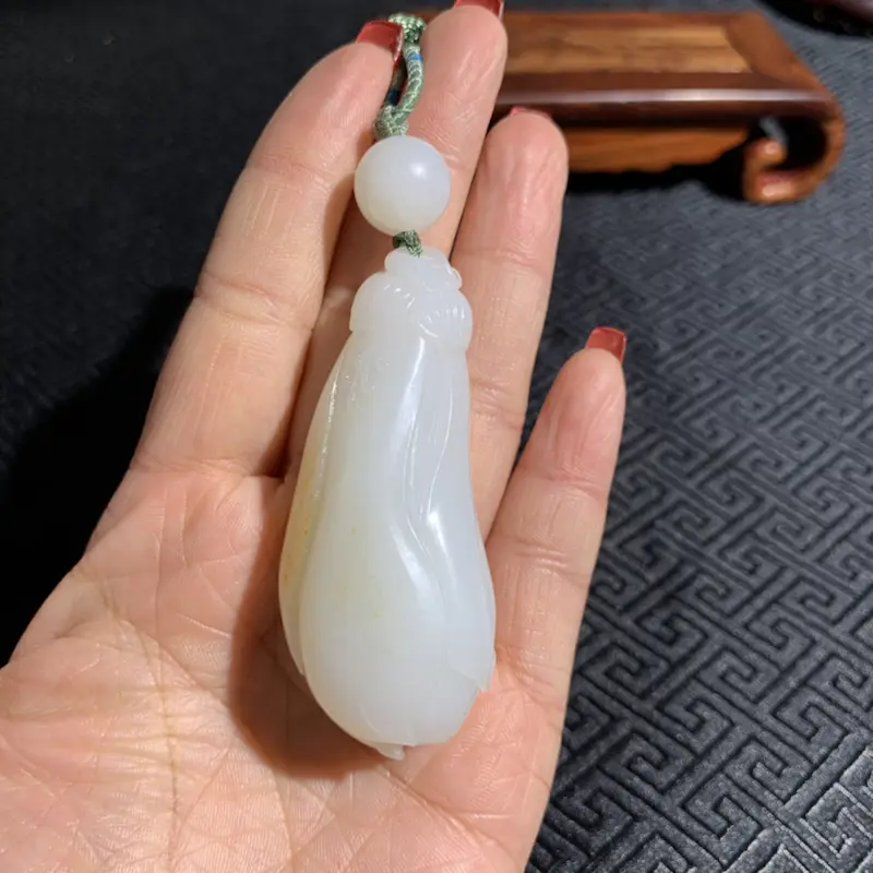 【【玉兰花】新疆和田玉白玉原皮保留,立体玉兰花朵造型,厚重大气,品味彰显,玉质一流,油润白皙,适合自留。##**】图9