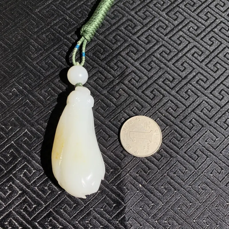 【【玉兰花】新疆和田玉白玉原皮保留,立体玉兰花朵造型,厚重大气,品味彰显,玉质一流,油润白皙,适合自留。##**】图10