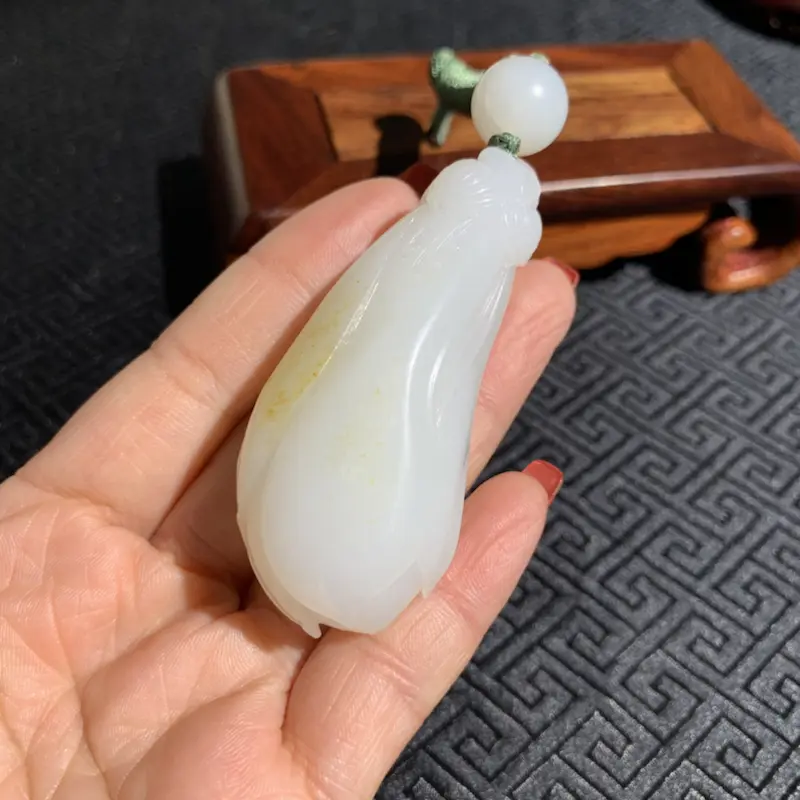 【【玉兰花】新疆和田玉白玉原皮保留,立体玉兰花朵造型,厚重大气,品味彰显,玉质一流,油润白皙,适合自留。##**】图7