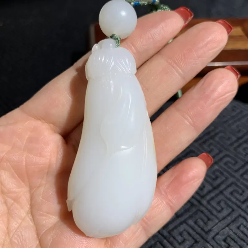 【【玉兰花】新疆和田玉白玉原皮保留,立体玉兰花朵造型,厚重大气,品味彰显,玉质一流,油润白皙,适合自留。##**】图8