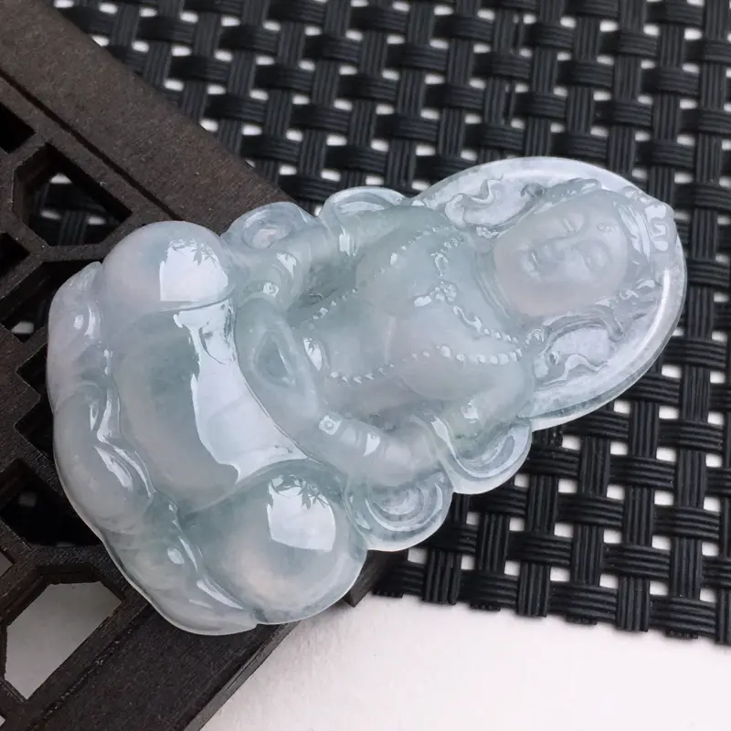 【A货翡翠 冰糯种水润度母菩萨吊坠 尺寸51.6*33.8*6.2mm 水头好,玉质细腻,莹润通透,面相端庄慈祥,磨砂工艺抛光】图3