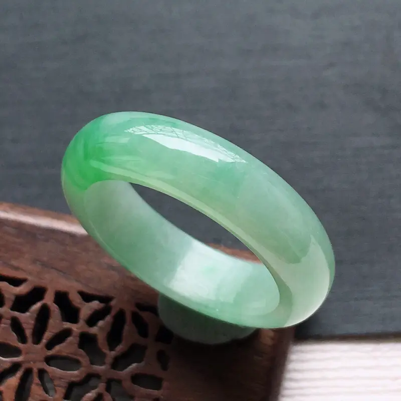 糯种飘绿戒指,