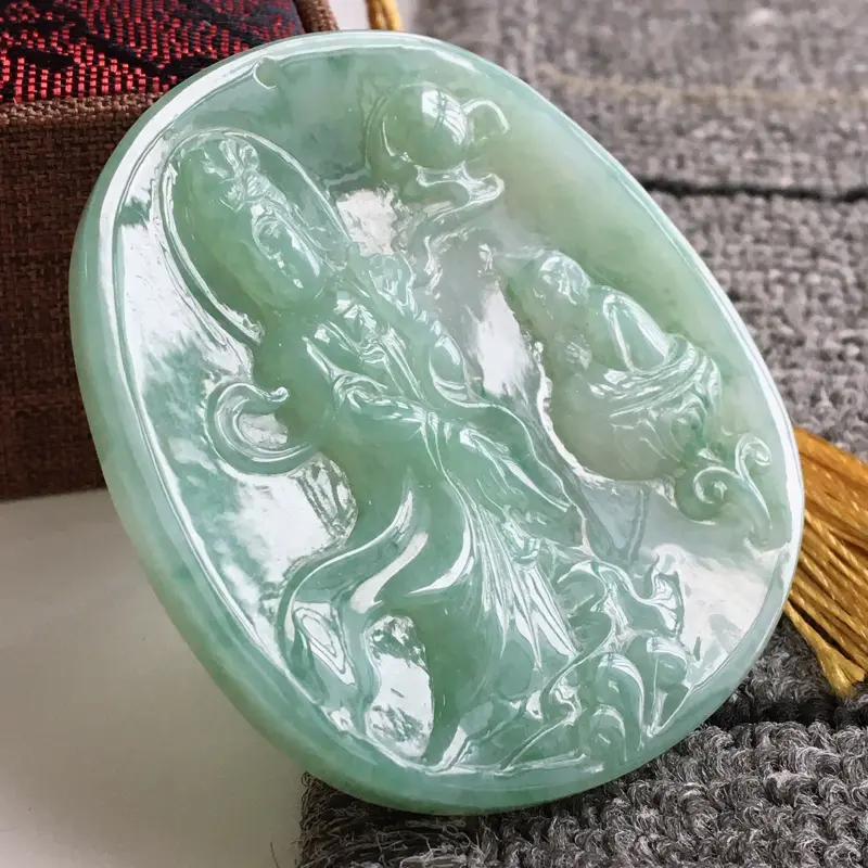 【完美,缅甸翡翠A货满绿观音送子吊坠,玉质细腻,老坑水足,58.4-51.5-6mm】图1