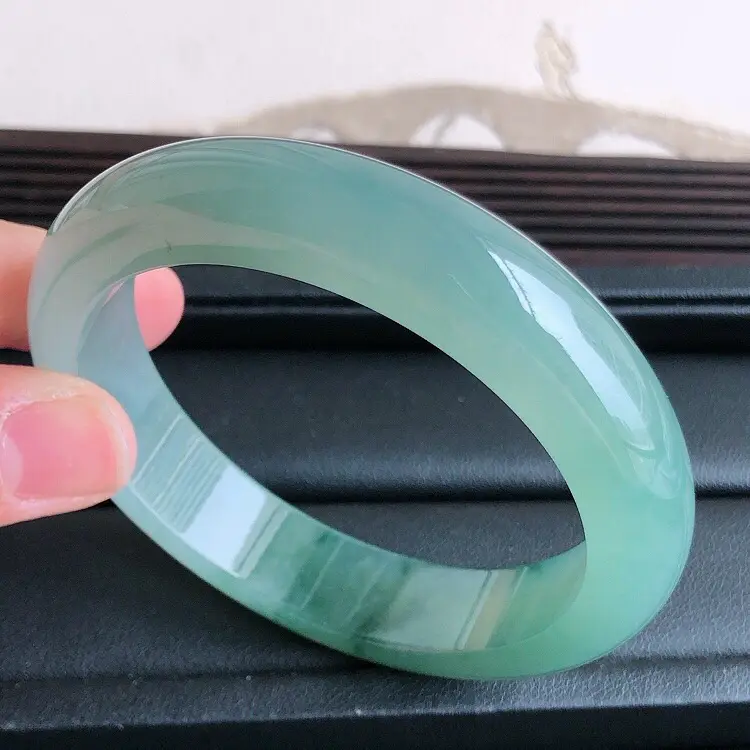 【圈口53.5mm ,天然缅甸翡翠老坑A货飘花宽边手镯,料子细腻柔洁,尺寸53.5x12.6x8.3mm 重量53.6g 。】图8