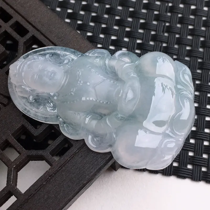 【A货翡翠 冰糯种水润度母菩萨吊坠 尺寸51.6*33.8*6.2mm 水头好,玉质细腻,莹润通透,面相端庄慈祥,磨砂工艺抛光】图4