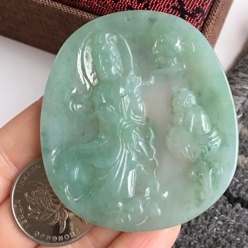 【完美,缅甸翡翠A货满绿观音送子吊坠,玉质细腻,老坑水足,58.4-51.5-6mm】图8