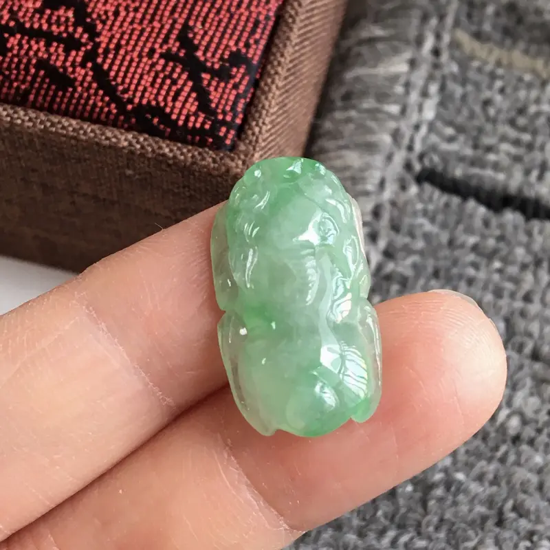 【完美,缅甸翡翠A货满绿飘花招财貔貅,玉质细腻,老坑水足,23.6-13.4-5.4mm】图5
