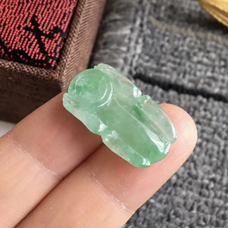【完美,缅甸翡翠A货满绿飘花招财貔貅,玉质细腻,老坑水足,23.6-13.4-5.4mm】图4