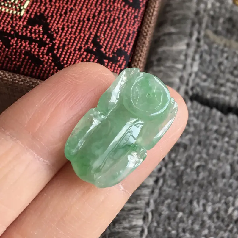【完美,缅甸翡翠A货满绿飘花招财貔貅,玉质细腻,老坑水足,23.6-13.4-5.4mm】图6