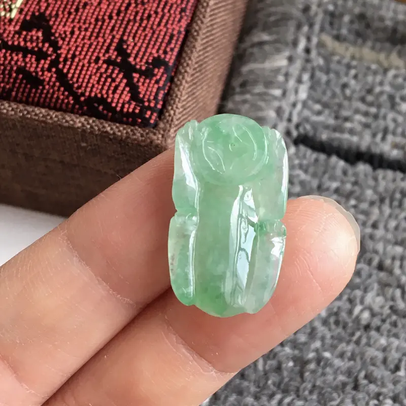 【完美,缅甸翡翠A货满绿飘花招财貔貅,玉质细腻,老坑水足,23.6-13.4-5.4mm】图1