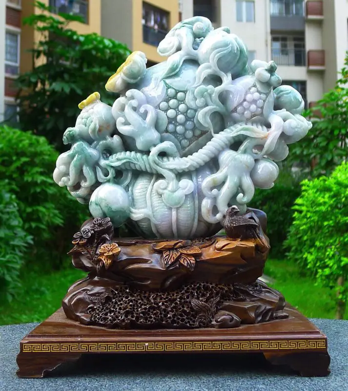 【大件花篮摆件 缅甸天然翡翠A货 精美水润 三彩 精美 花篮 福禄寿 多子多福 多子多福雕刻精美线条流畅种水好 搭配精美高档檀木底座 送礼佳品 尺寸 330.250.150裸石尺寸230.250.60裸石重量8.94斤 送礼佳品】图1