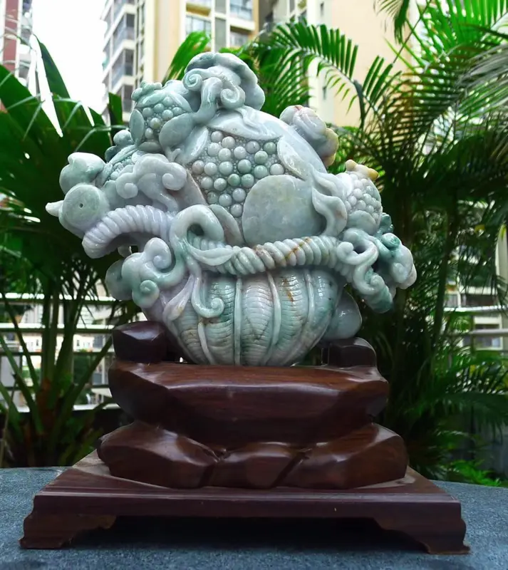 【大件花篮摆件 缅甸天然翡翠A货 精美水润 三彩 精美 花篮 福禄寿 多子多福 多子多福雕刻精美线条流畅种水好 搭配精美高档檀木底座 送礼佳品 尺寸 330.250.150裸石尺寸230.250.60裸石重量8.94斤 送礼佳品】图9