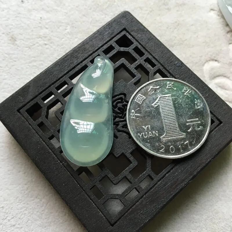 【缅甸翡翠A货,四季平安豆,上身效果非常棒,连中三元,喜欢的赶紧,手慢无货了】图7