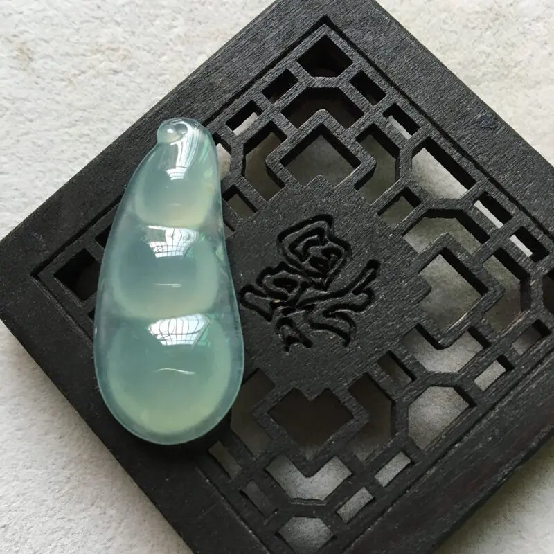 【缅甸翡翠A货,四季平安豆,上身效果非常棒,连中三元,喜欢的赶紧,手慢无货了】图1