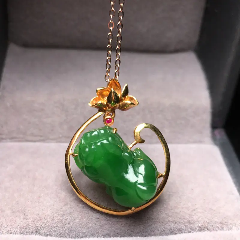 【整体规格:26.3/20/12mm
裸石规格:16/10mm
新品推出,天然和田玉碧玉、【碧玉貔貅吊坠】、18k金镶嵌,颜色漂亮,料子细腻,款式设计时尚大方、佩戴效果佳,保一生平安,市面上少有的成色】图3