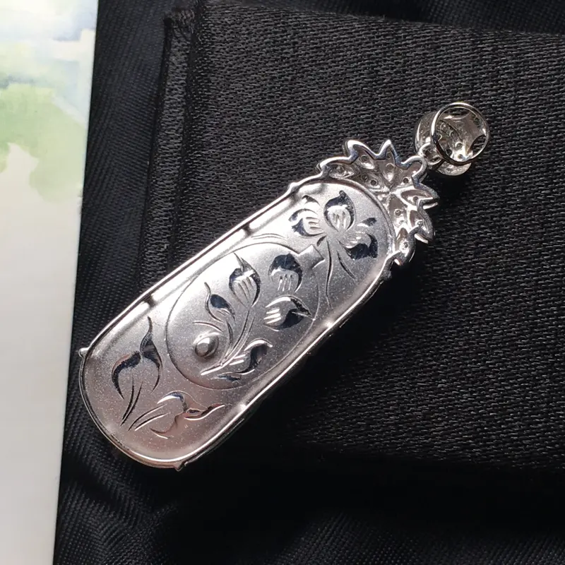 【翡翠a货,冰糯种如意吊坠,18k金镶嵌,种水一流,佩戴精美,性价比超高】图5