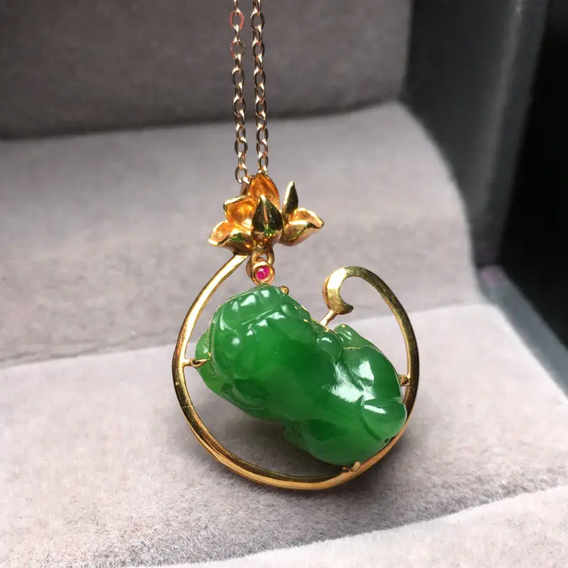 【整体规格:26.3/20/12mm
裸石规格:16/10mm
新品推出,天然和田玉碧玉、【碧玉貔貅吊坠】、18k金镶嵌,颜色漂亮,料子细腻,款式设计时尚大方、佩戴效果佳,保一生平安,市面上少有的成色】图4