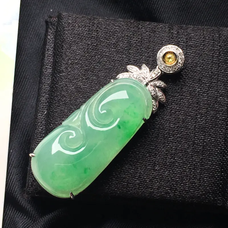 【翡翠a货,冰糯种如意吊坠,18k金镶嵌,种水一流,佩戴精美,性价比超高】图1
