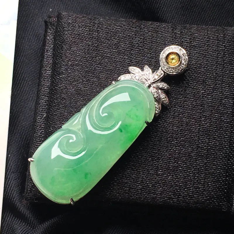 【翡翠a货,冰糯种如意吊坠,18k金镶嵌,种水一流,佩戴精美,性价比超高】图3