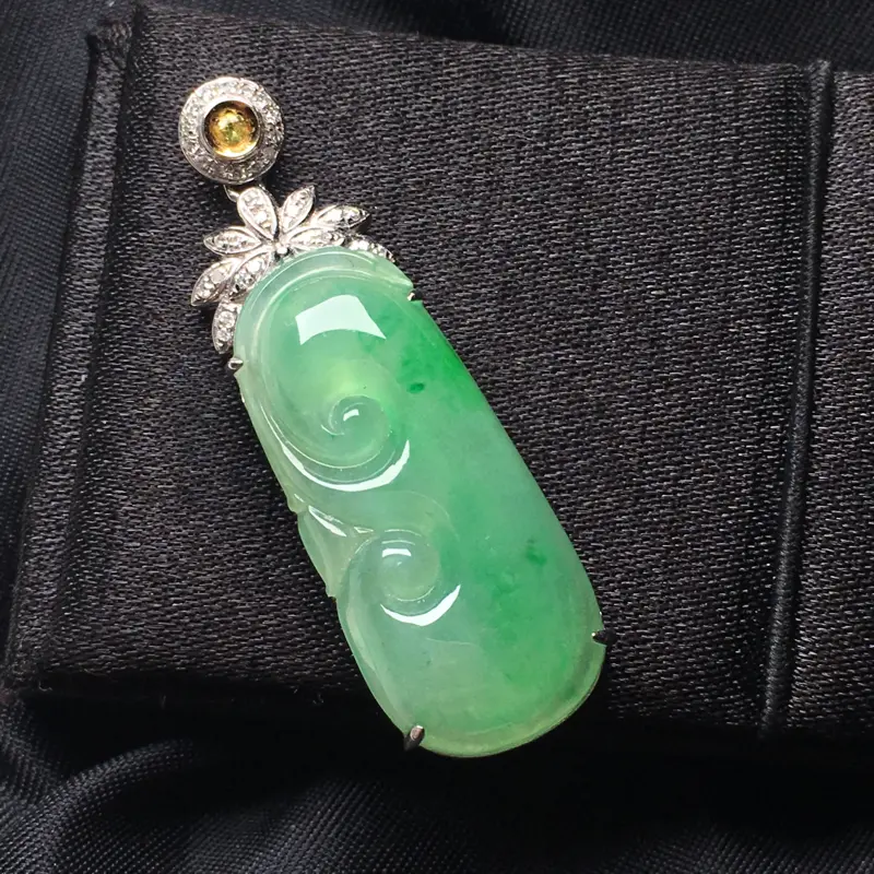 【翡翠a货,冰糯种如意吊坠,18k金镶嵌,种水一流,佩戴精美,性价比超高】图4