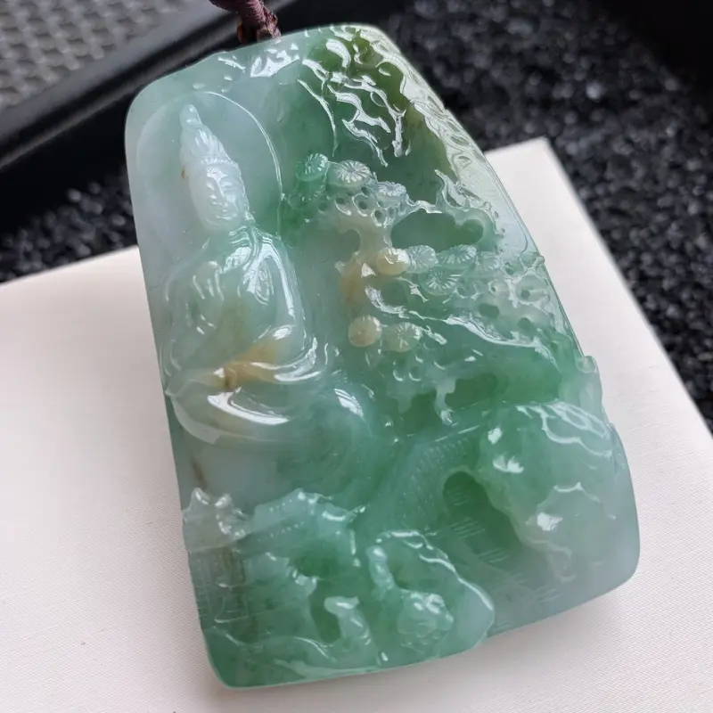 【【新人专享】*🙏缅甸天然翡翠A货 双彩水润山水观音吊坠,克重:63.85,尺寸60.5*40.5*12mm,幸福安康的象征,吉祥如意事事顺心,精工雕刻,双彩颜色,厚装,f佩戴效果更好!】图6