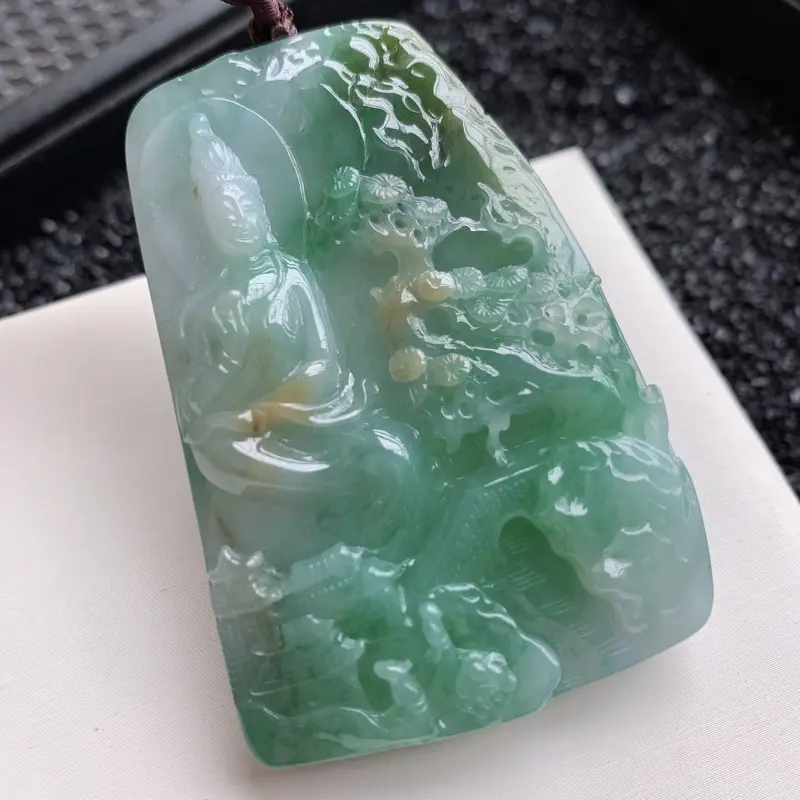 【【新人专享】*🙏缅甸天然翡翠A货 双彩水润山水观音吊坠,克重:63.85,尺寸60.5*40.5*12mm,幸福安康的象征,吉祥如意事事顺心,精工雕刻,双彩颜色,厚装,f佩戴效果更好!】图3