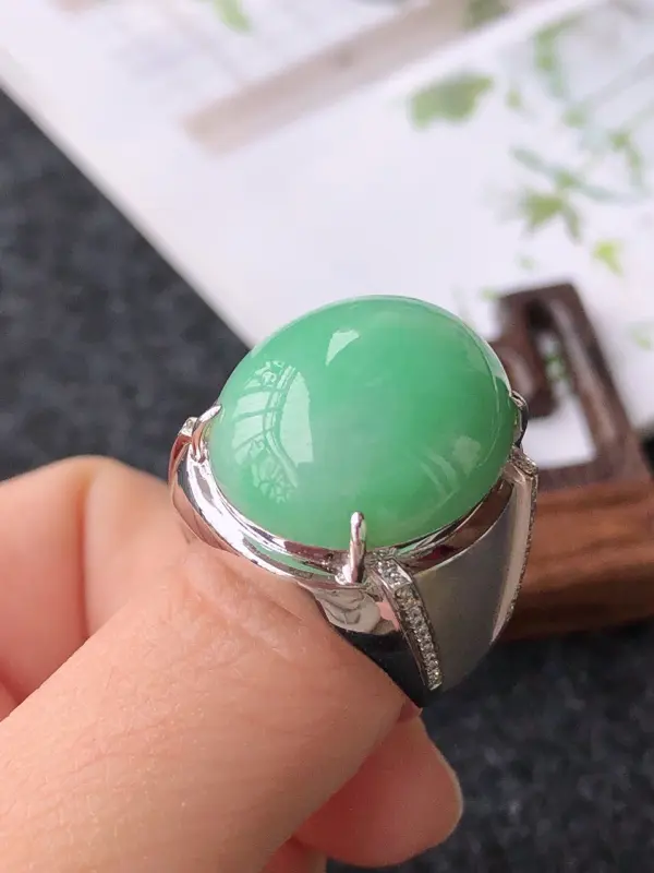 【镶嵌18K金伴钻戒指天然翡翠A货,圈口20mm 裸石尺寸21-18-7.5mm】图7