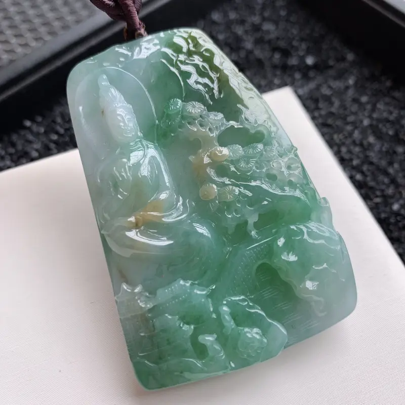【【新人专享】*🙏缅甸天然翡翠A货 双彩水润山水观音吊坠,克重:63.85,尺寸60.5*40.5*12mm,幸福安康的象征,吉祥如意事事顺心,精工雕刻,双彩颜色,厚装,f佩戴效果更好!】图1