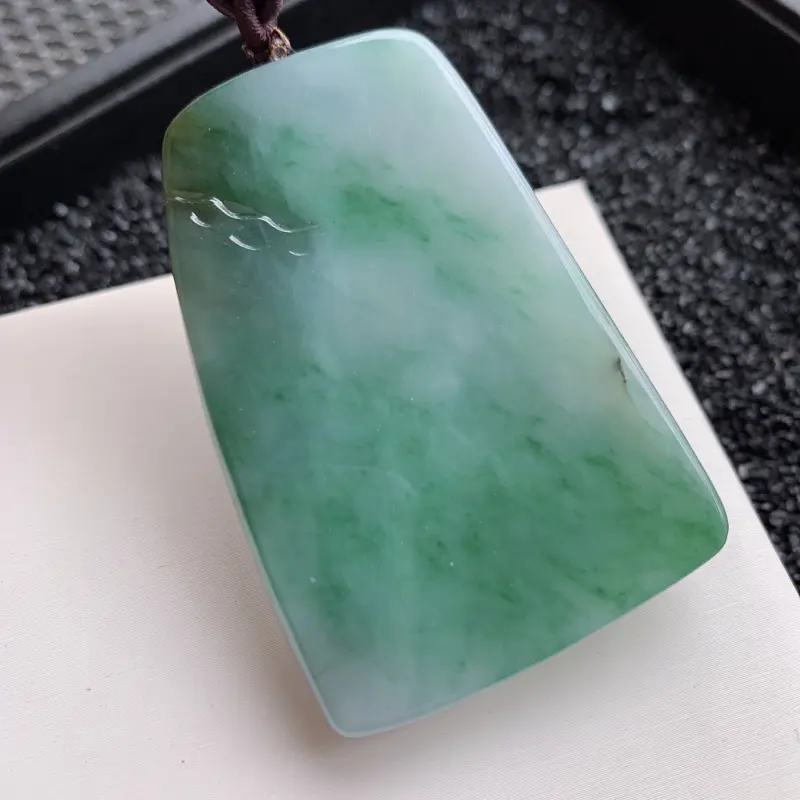 【【新人专享】*🙏缅甸天然翡翠A货 双彩水润山水观音吊坠,克重:63.85,尺寸60.5*40.5*12mm,幸福安康的象征,吉祥如意事事顺心,精工雕刻,双彩颜色,厚装,f佩戴效果更好!】图9
