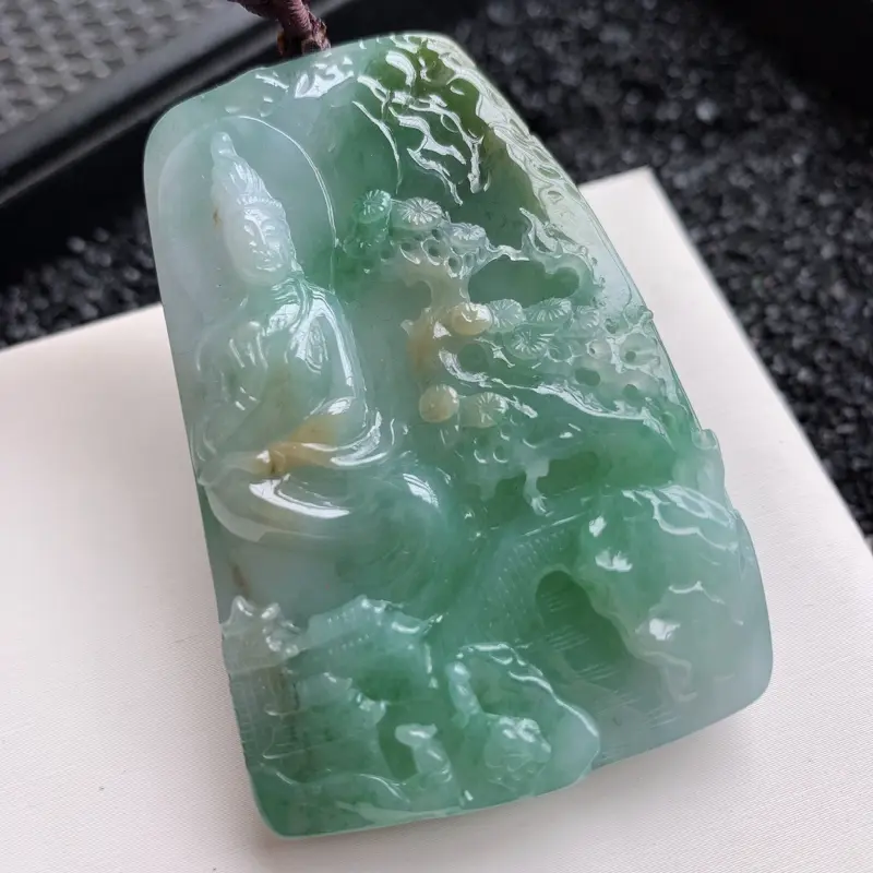 【【新人专享】*🙏缅甸天然翡翠A货 双彩水润山水观音吊坠,克重:63.85,尺寸60.5*40.5*12mm,幸福安康的象征,吉祥如意事事顺心,精工雕刻,双彩颜色,厚装,f佩戴效果更好!】图5