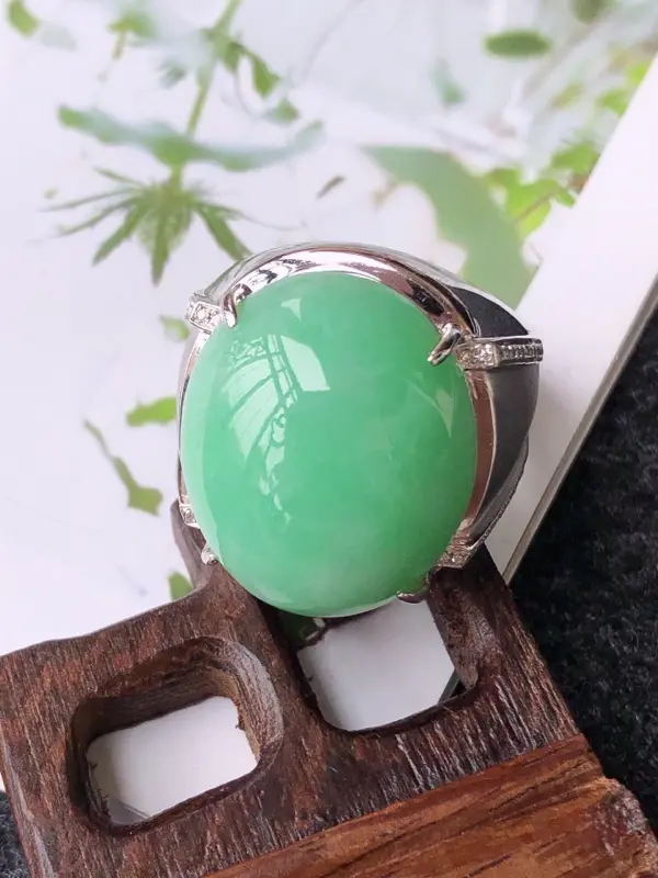 【镶嵌18K金伴钻戒指天然翡翠A货,圈口20mm 裸石尺寸21-18-7.5mm】图2