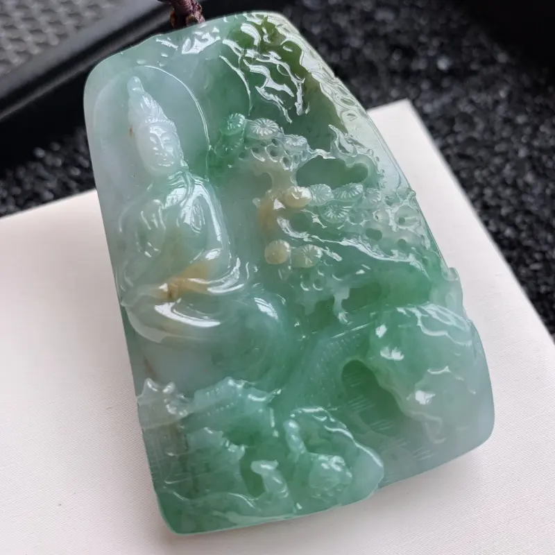 【【新人专享】*🙏缅甸天然翡翠A货 双彩水润山水观音吊坠,克重:63.85,尺寸60.5*40.5*12mm,幸福安康的象征,吉祥如意事事顺心,精工雕刻,双彩颜色,厚装,f佩戴效果更好!】图4